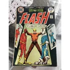 HQ THE FLASH NUMERO 226 inglês raríssimo  Item de Colecionador