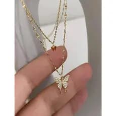 Colar de borboleta dupla camada em tom dourado com strass, material em liga de metal