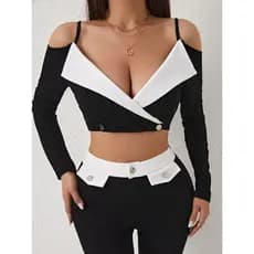 Cropped preto com colarinho elegante. TAM M.