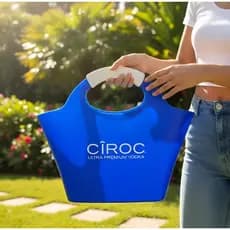 Cooler Ciroc Vodka - Bolsa Bag Gelo - sua bebida favorita - Praia - Balde de gelo - Bolsa multiuso