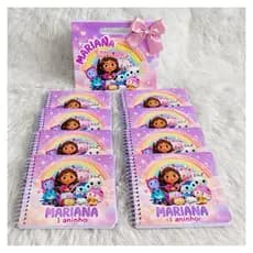 Kit sacolinha + livrinho de colorir A casa mágica de Gabby - pegue e monte - qualquer tema.