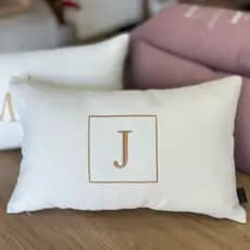 Almofada Personalizada Inicial Com Enchimento Rineira 50x30 Bordada linho veludo cama posta baguete decoração casa