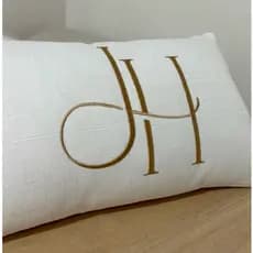 Almofada Baguete 50x30 Personalizada Bordada Monograma Logo Com Enchimento Linho Veludo Escritório