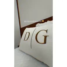 Almofada Personalizada Com Enchimento Retangular Baguete Bordada Inicial Casal Cama 50x30