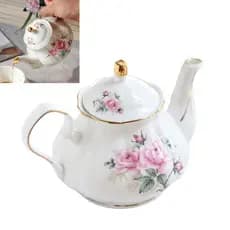 Bule De Cerâmica UKI Com Gravação Floral E Porcelana Alça Ergonômica Acabamento Dourado Para Uso Diário