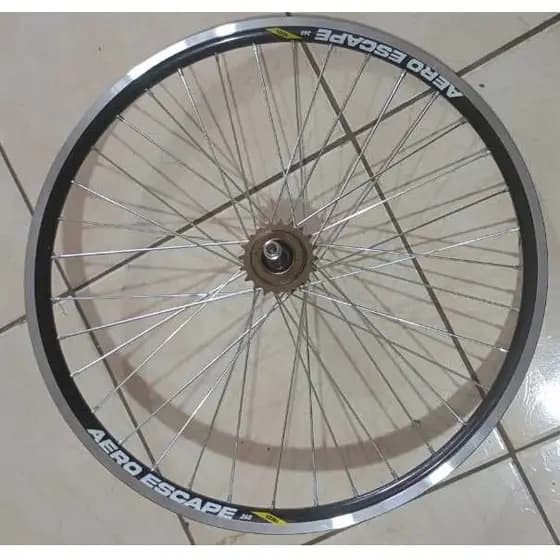 Roda escape Aro 26 1.1/2 V-brake Raios Grossos  traz.+ catraca de 20 dentes