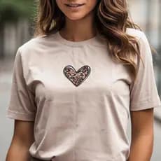 Camiseta Feminina Coração Onça T-Shirt Estampada Blusa Casual Moda Versátil