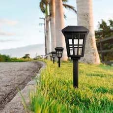 Luminária Solar Balizador Espeto de Jardim Colonial Preto Decoração Jardim LED Branco Frio 6000K