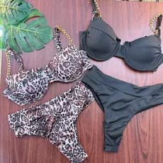 Biquíni Meia Taça com Alças Corrente + Calcinha Hot Pant Retrô