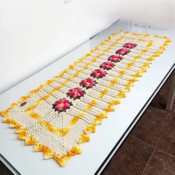 Tapete Passadeira - Caminho Trilho de Mesa Flores em Crochê Crochet Moda Casa Decoração Sala Cozinha Quarto Presente