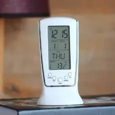 Relógio de Mesa Digital com Despertador, Temperatura, Data e Luz - Promoção