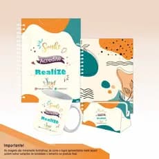 KIT SAMY - Caderno A5, agenda permanente, estojo e caneca personalizados
