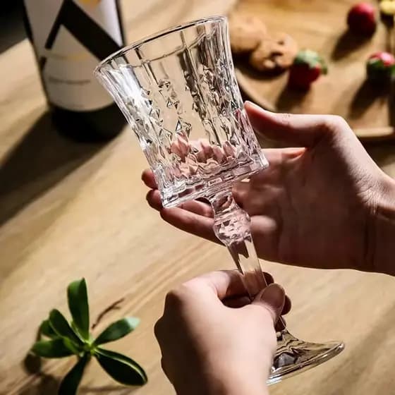 Jogo de 6 Taças 140ml  em Vidro Trabalhado para Vinho Agua e Suco