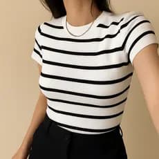 Blusa Feminina Listrada Casual Com Manga Curta Moda Trico Tendência 2025 Super Fresca e Leve
