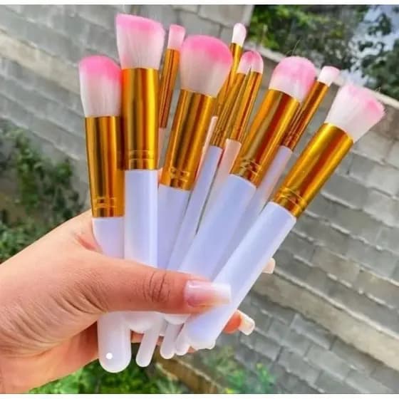 Kit 10 Pincéis de Maquiagem | Rosto e Olhos | Cerdas Macias + Estojo | Envio Rápido