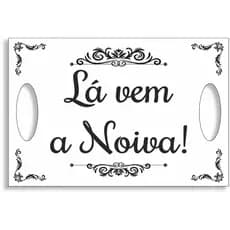 Plaquinha de Casamento Lá Vem a Noiva Decorativa Entrada Noiva Pajem Daminha Com Suporte de Mãos