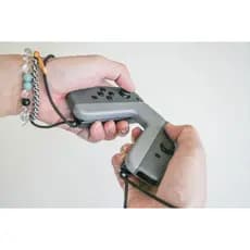 Suporte Grip para Controle Compatível com NSwitch Joy-Con - Em Formato V - Encaixe pra Strap - Impressão 3D