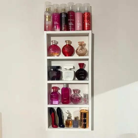 Perfumeira Prateleira Porta Expositor Perfume Esmalte Decorações Com Divisórias  MDF Branco Fosco TX