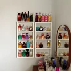 Kit 2 Expositor Prateleira Porta Perfume Esmalte Decorações Com Divisórias Em MDF