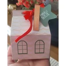Embalagem Casinha de Natal – Lembrancinha Criativa em Papel 180g com Fita e Tag 🎁