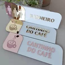 Placa Sinalização de Porta Salas Setores Banheiro MDF com Acrilico espelhado Personalizada Linda Banheiro Logo