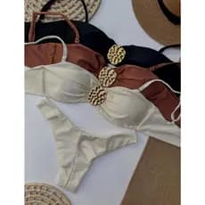 Biquíni com bojo e detalhe dourado orgânico com calcinha asa delta fio duplo moda blogueira verão