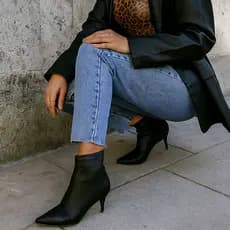 Bota Feminina Bico Fino Cano Curto Salto Confortável Novo