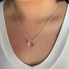 Colar Folheado Banhada a Prata 925 com Pingente de Menina com Cristal Rosa Formato de Coração
