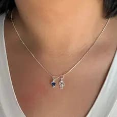 Colar Folheado Banhada a Prata 925 com Pingente  de Menino com Cristal Azul com Formato de Coração