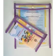 Kit porta documentos para bebê, contendo porta caderneta de vacinação e porta certidão de nascimento.