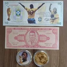 Coleção com 1 medalha 40mm + 2 cédulas a fantasias do jogador de futebol Pelé