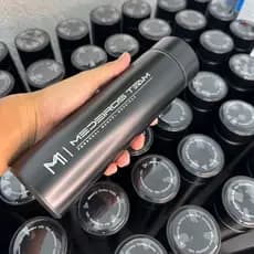 KIT C/ 70,85 OU 100PÇS GARRAFA TÉRMICA INOX 500ML PERSONALIZADA A LASER, COM MEDIDOR DE TEMPERATURA TERMÔMETRO LED