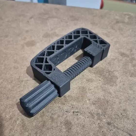 Abraçadeira de Fixação Volante Logitech G29 G920 G923 G27 G25 DFGT – Impressão 3D Reforçada