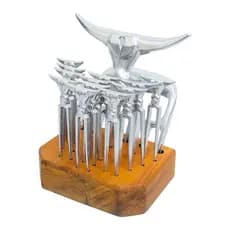 Kit Com Garra De Urso Tridente 12 Mini Garfinhos  Com Suporte de Madeira