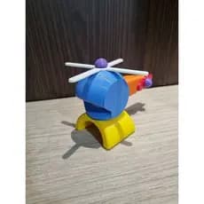 Helicóptero Colorido. Material NÃO  tóxico. É um termoplástico biodegradável de origem natural e de fontes renováveis,  como amido de milho ou cana-de-açúcar.  Indicado para crianças a partir de 3 anos.