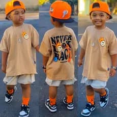 Camiseta Infantil Masculina Oversized Streetwear gramatura 255 – Forma Grande Estilosa| CAMISA over Look bege