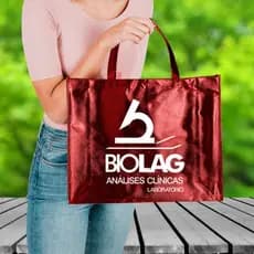 Sacola Tnt Metalizado 45x35x11 Personalizada C/ Logo Kit Com 60 Unidades
