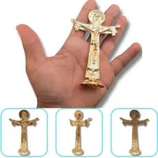 Crucifixo de Cristo Redentor e Jesus no Centro Cor Dourado Feito de Metal Peça Devocional Para Mesa