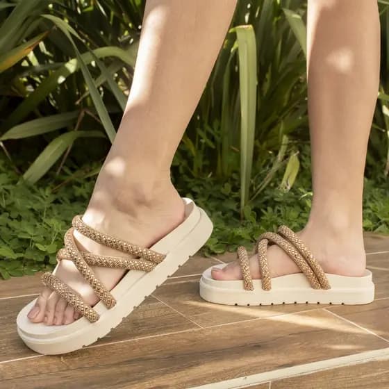 Papete Sandália Rasteirinha Gabi Com Strass Brilhante Confortável