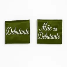 robe verde oliva debutante e mãe da Debutante