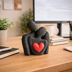 Decoração Minimalista - Escultura Casal apaixonado com Coração Amor