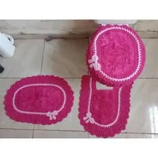 jogo de banheiro radla de crochê com três peças com decore luxo/ banheiro/radla/tons de rosa