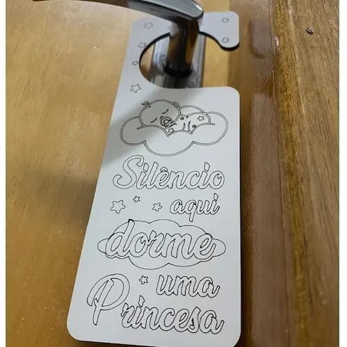 Plaquinha de porta -  Aqui dorme uma príncesa - Para quarto do bebê