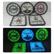 Relógio De Parede Que Brilha No Escuro- Cervejas Famosas AzulEisenBahn