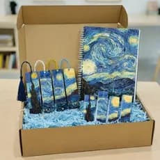 Kit Planner A5 Permanente Van Gogh Noite Estrelada com 4 Marcadores com Tassel e Magnéticos Presente