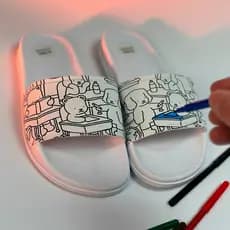 Chinelo Slide para Colorir com Canetinhas Infantil Juvenil Diversas Cores Estampa Fofa Ursinhos BG Criativo Divertido