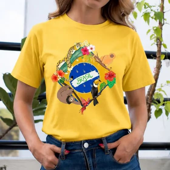 Camiseta Brasil Tropical com Animais e Flores Estampa Artística Premium