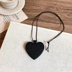 Magnético Multifuncional Couro Do Plutônio Amor Colar Portátil Óculos Clipe Para Mulher XL1875