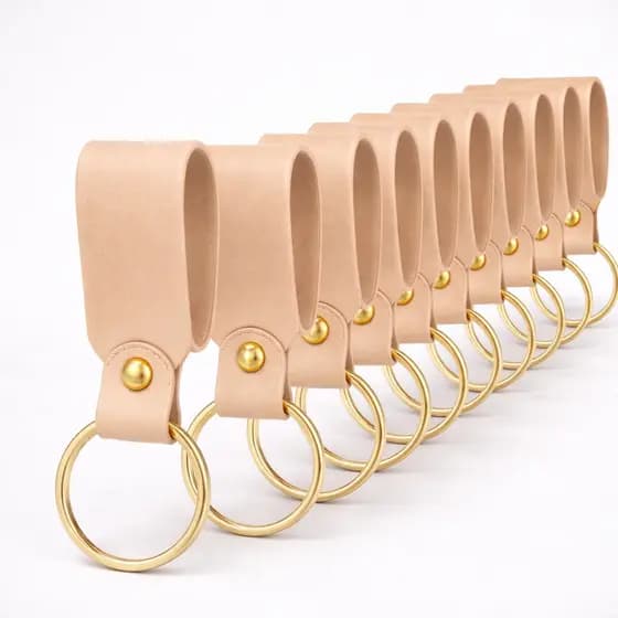 Kit Chaveiro de Couro Sintético Ideal para Presente Lembrancinha Revenda Varias Cores