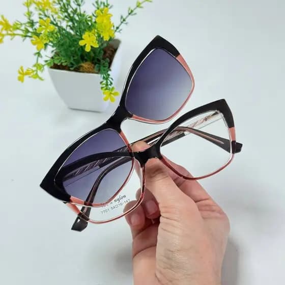 Óculos Novo Clip-On Feminino com Estilo Refinado Acabamento Fino Style Gatinho Pra Todos os Tipos de Rosto Lançamento